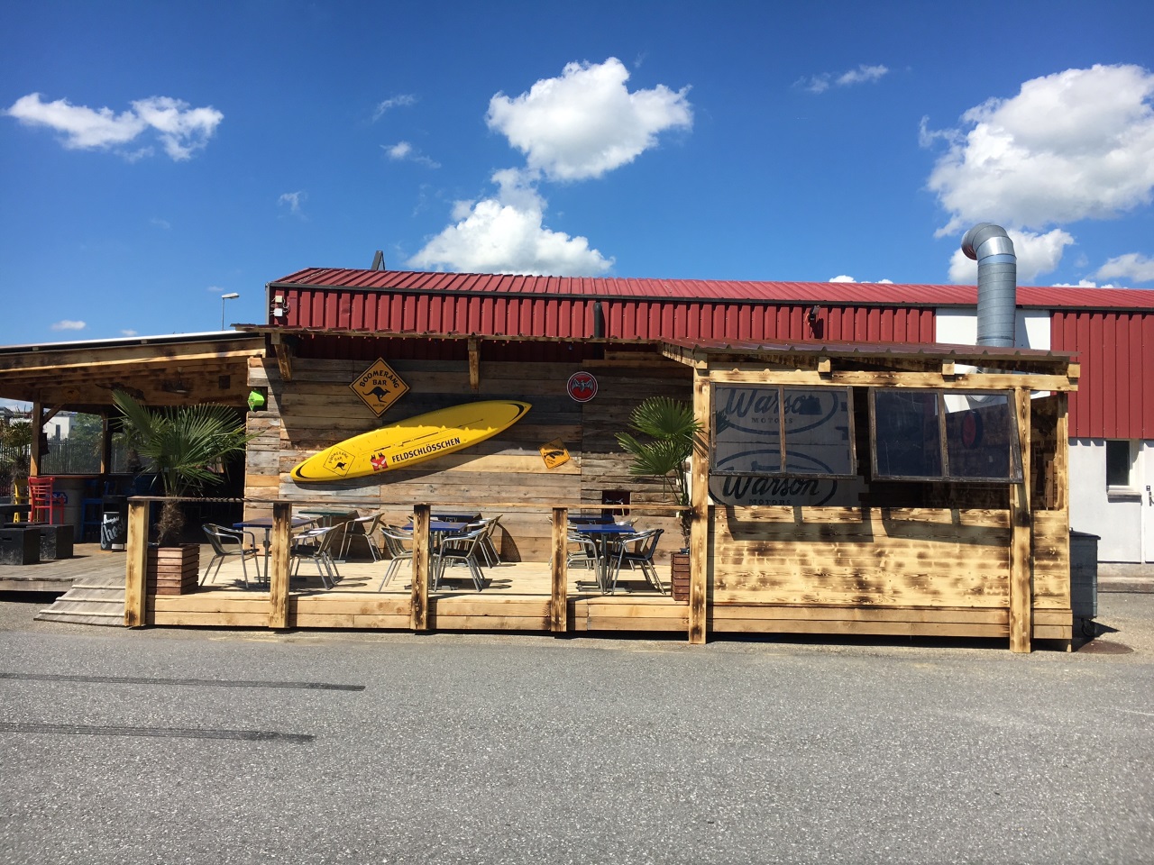 Aussenansicht der Boomerang Bar in Jona